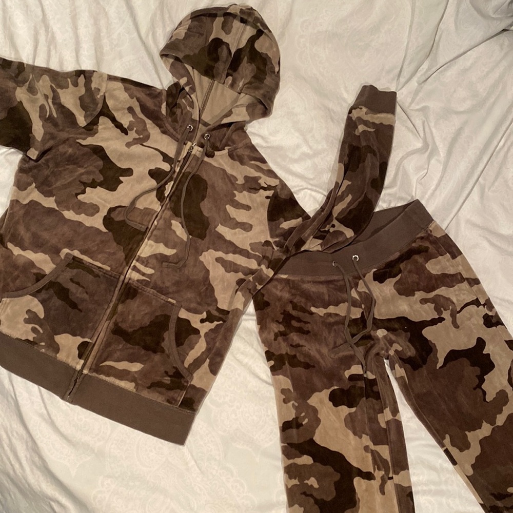 New York & Company camo velour sweatsuit medium top small bottom
